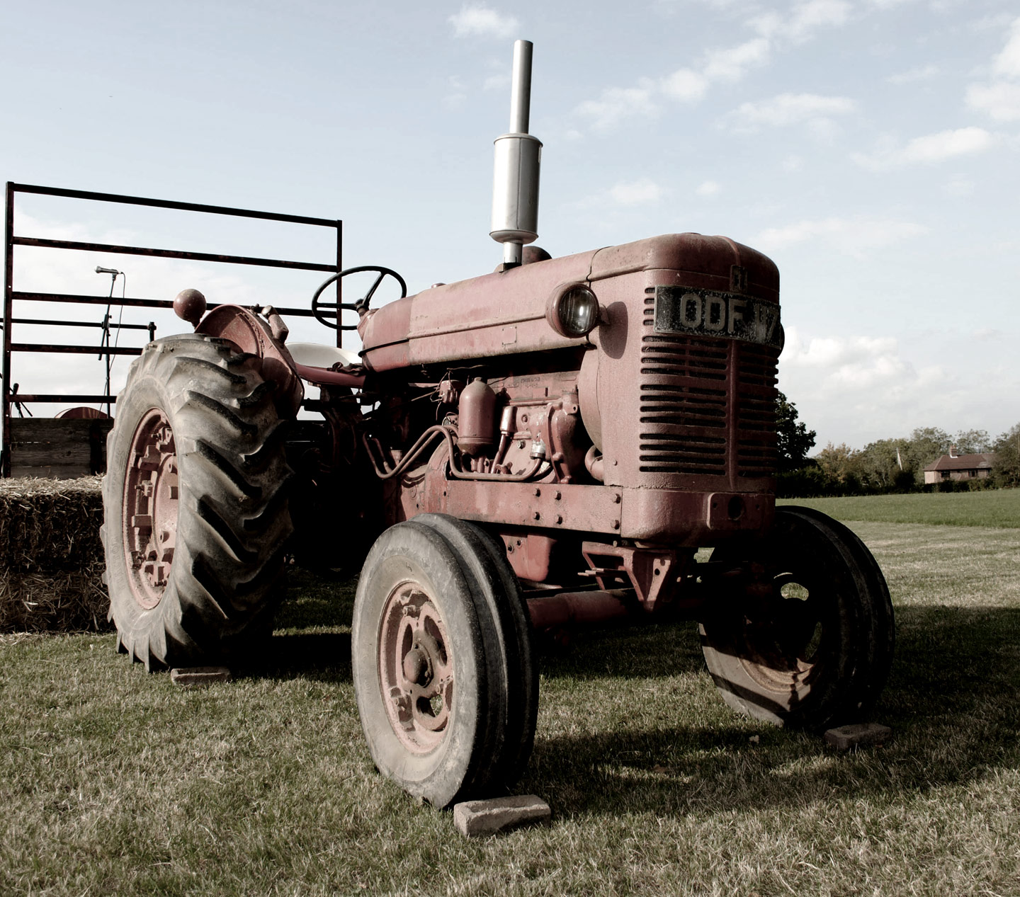 ICMSTUDIOS - Lovely Old tractor